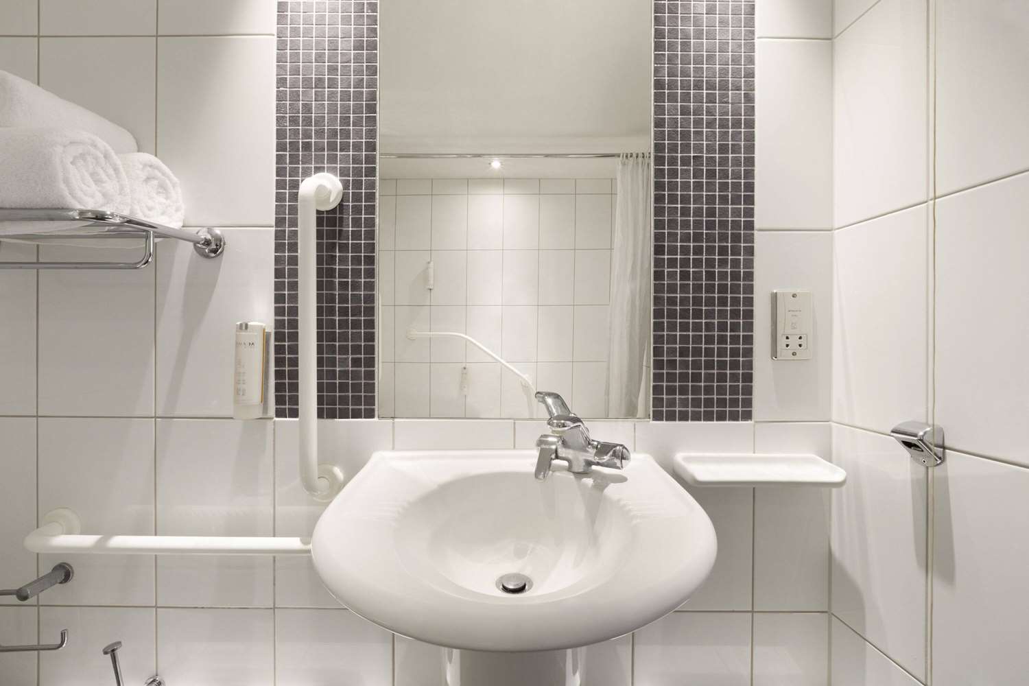 Ramada by Wyndham London North M1 38/40