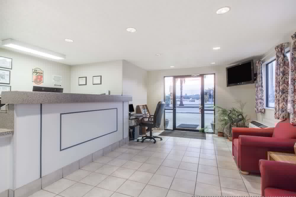 Super 8 by Wyndham Cleveland TX 3/29