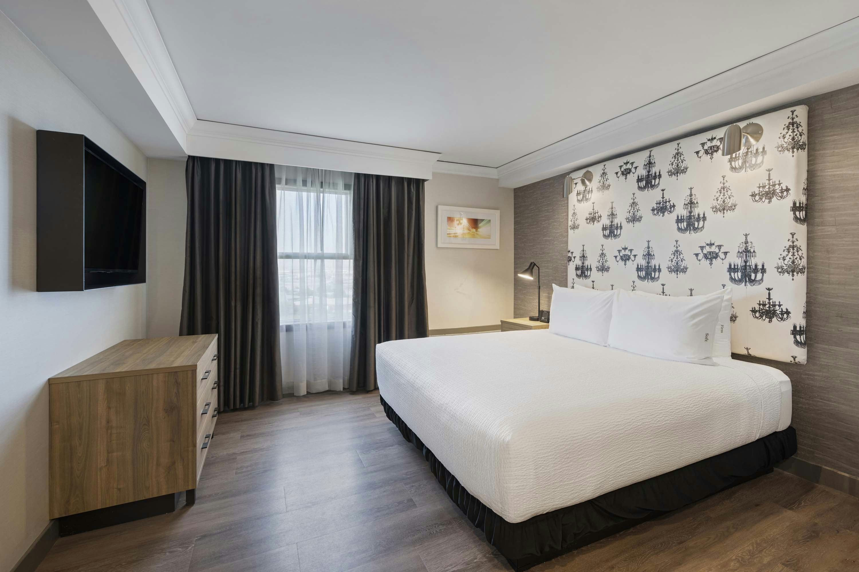 Penthouse Suite, King Bed, Sofa, Kitchen