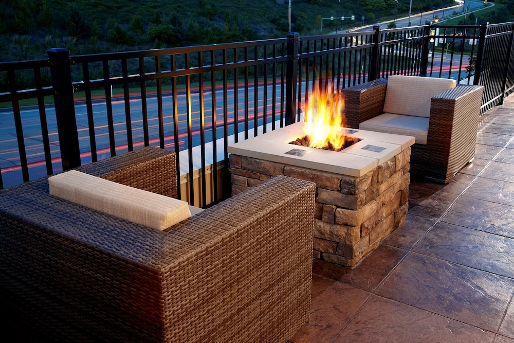 Hampton Inn Suites Pittsburgh Airport South Settlers Ridge 35/60