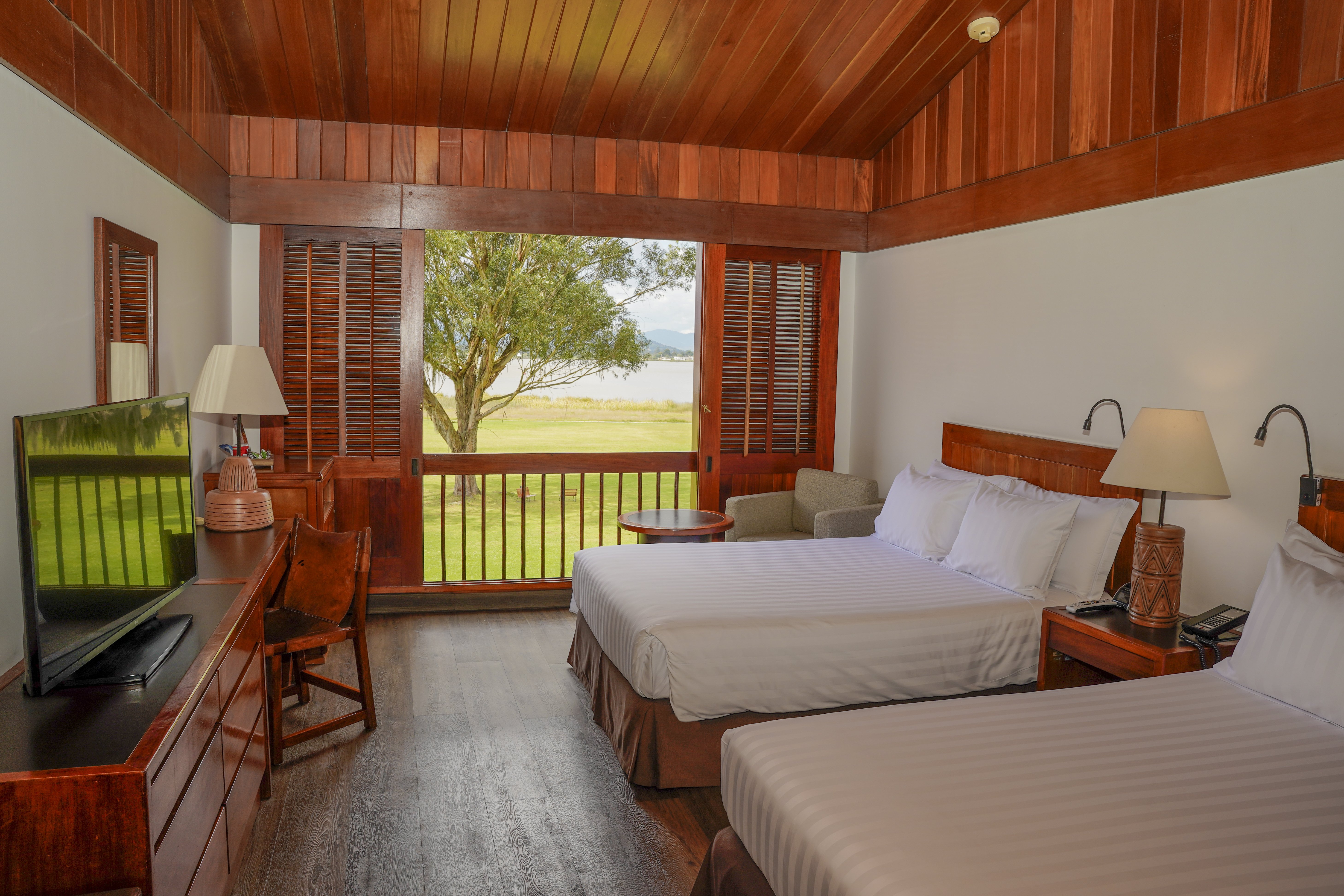 Standard, Twin Beds, Lake View