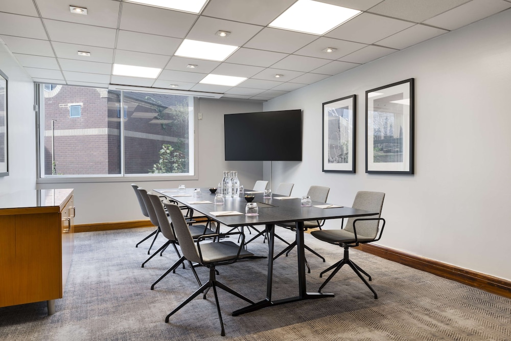 Radisson Hotel and Conference Centre London Heathrow 37/49