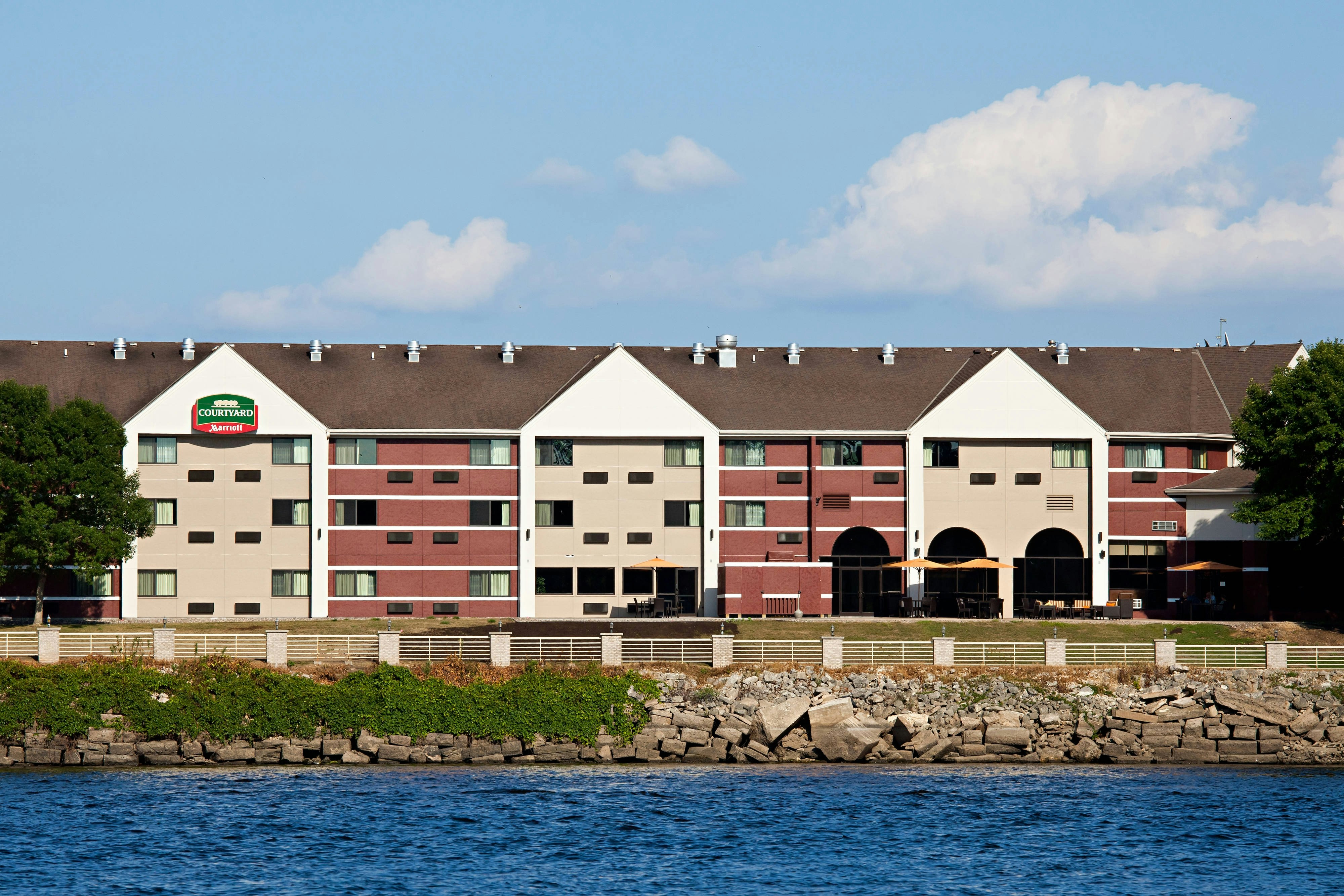 Courtyard By Marriott La Crosse 23/23