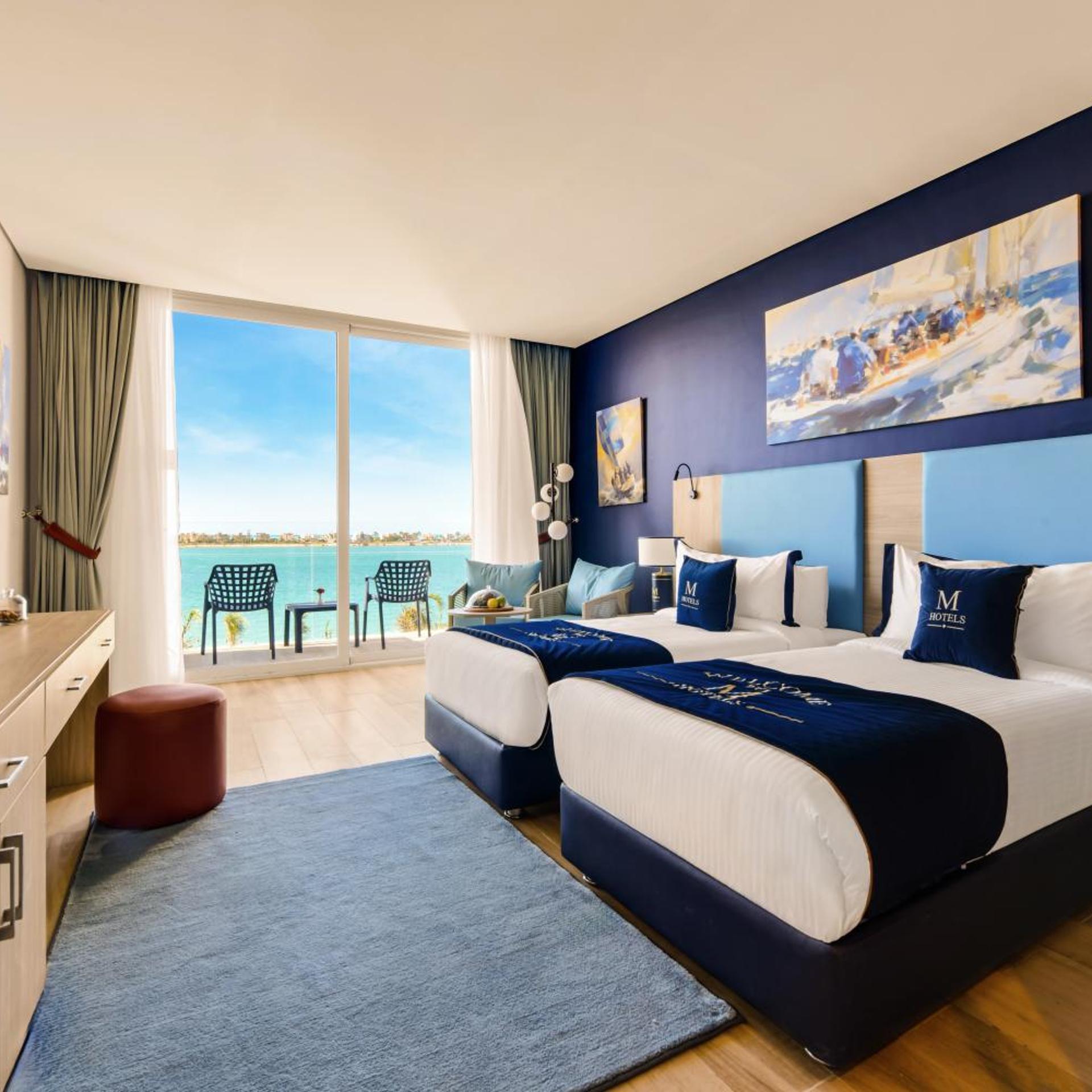 غرفة تنفيذية بسرير مزدوج أو سريرين منفصلين بإطلالة على البحر، M Hotels at Porto Marina 2/3