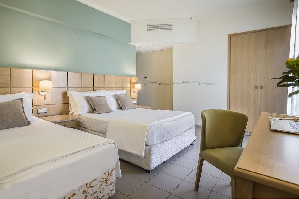Ionian Plaza Hotel 19/50