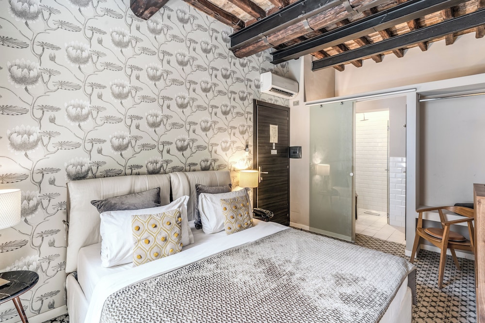 TOWER, ECONOMY, DOUBLE BED, CITY VIEW
