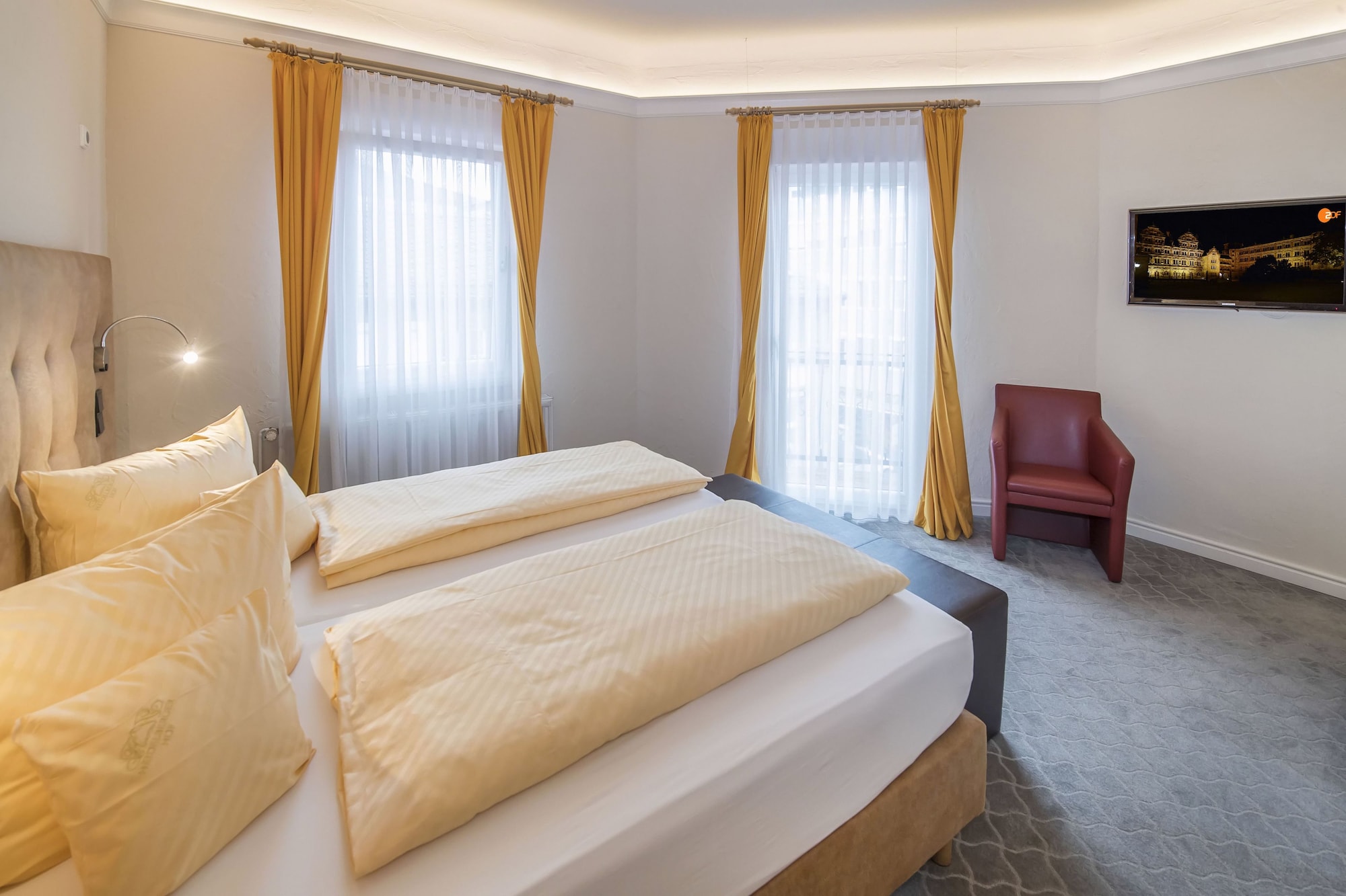 Comfort, 1 Double and 2 Bunk Beds، HOTEL HEIDELBERGER HOF 3/10