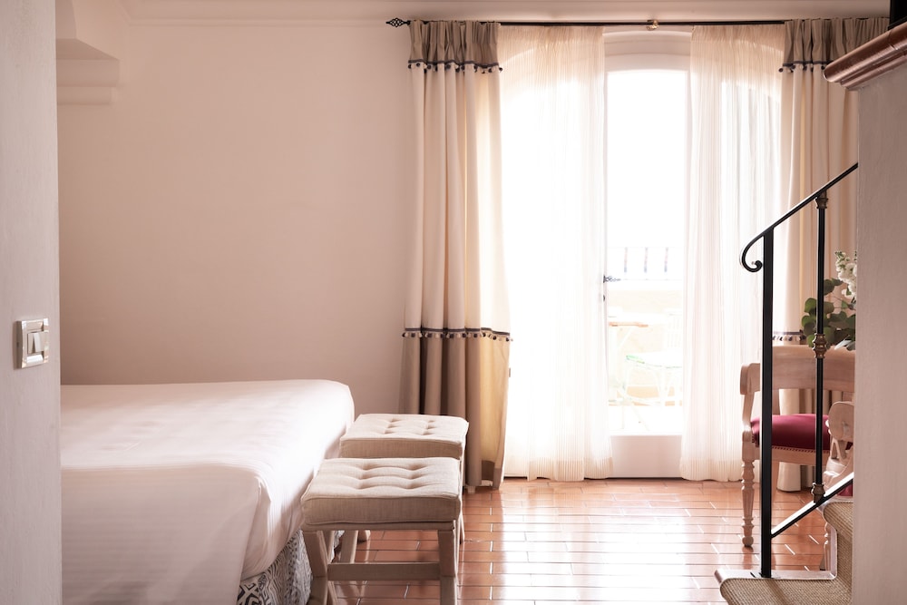 غرفة سوبيريور بسرير كينج بإطلالة على البحر، Hotel Il Pellicano 3/4