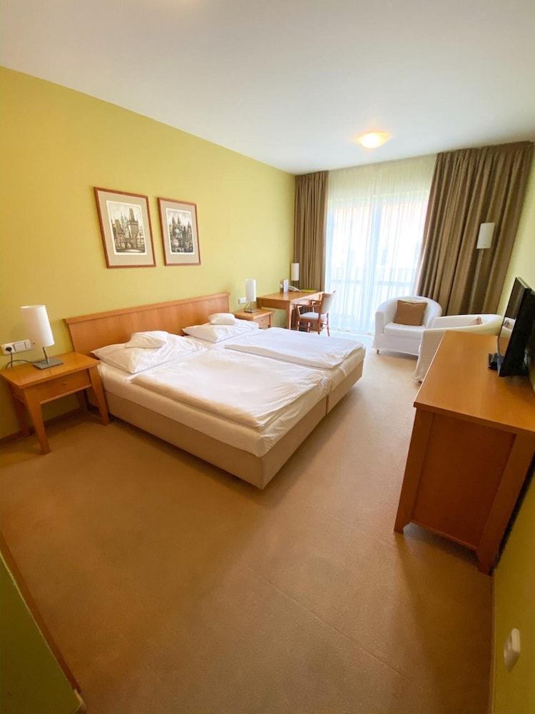 Dolce Villa Hotel 3/57
