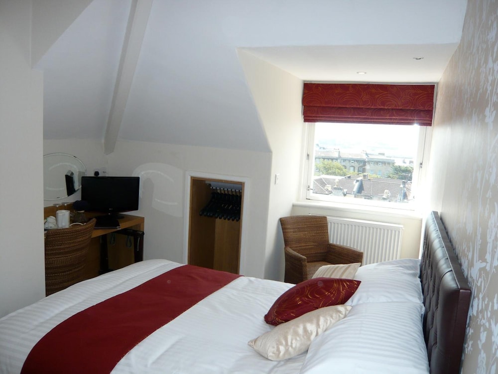 Queenswood Hotel 9/45