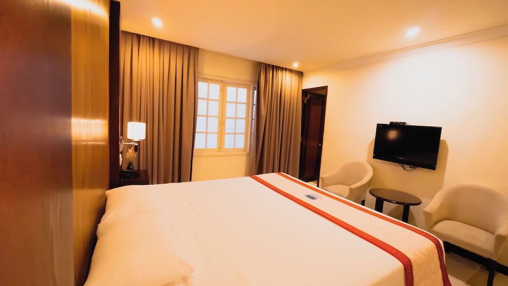 DELUXE, SUITE