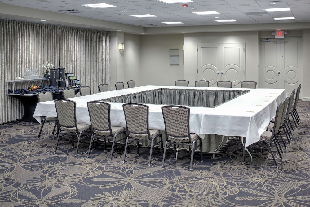 Doubletree By Hilton Madison Downtown 47/48
