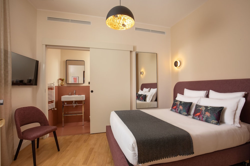 9 Hotel Cesari 31/85