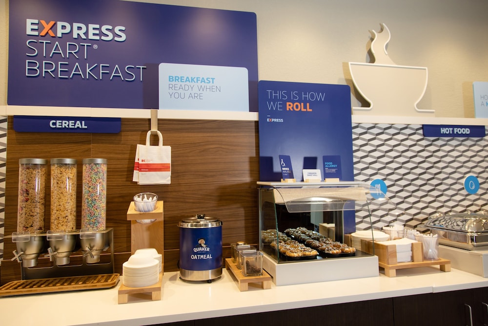 Holiday Inn Express Marshfield (Springfield Area) 6/34