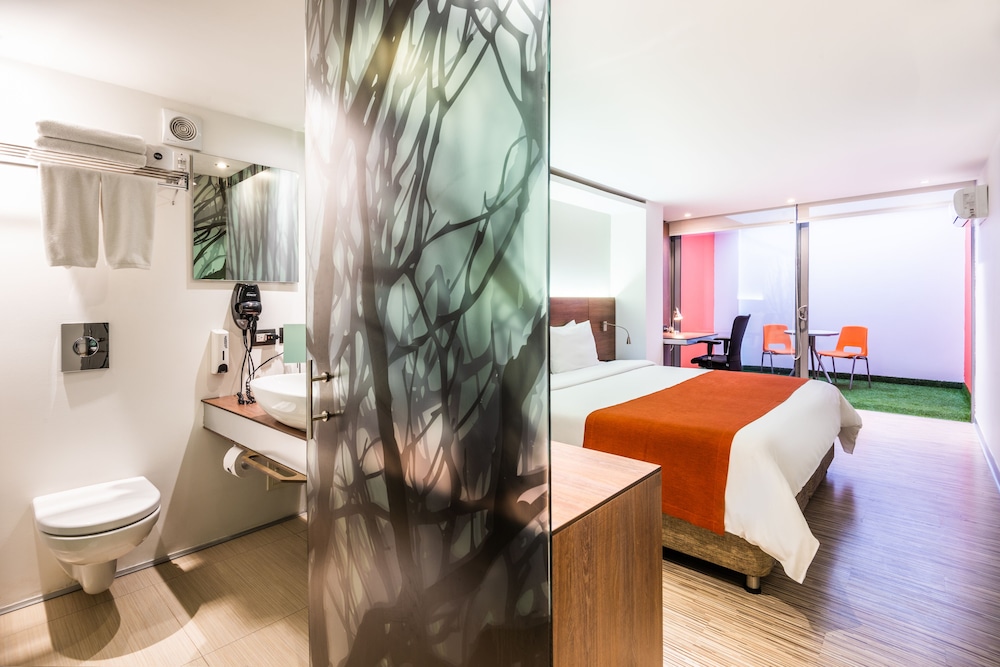 غرفة تنفيذية بسرير كوين، SHG Bogota 100 Design Hotel 7/9
