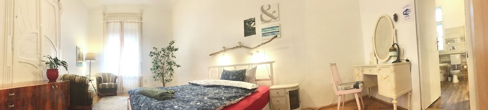 Gaia Hostel 25/50