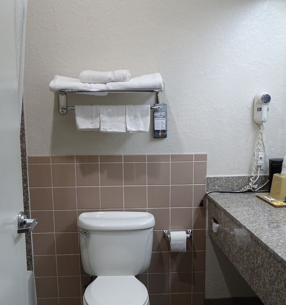 Super 8 by Wyndham Houston/Brookhollow NW 15/34