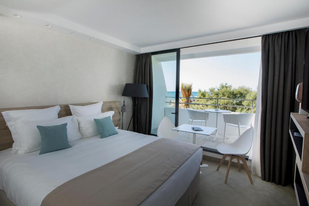 Deluxe, Double Bed