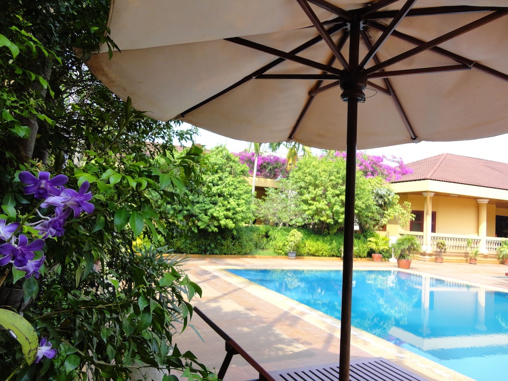 ANGKOR HOTEL 32/36