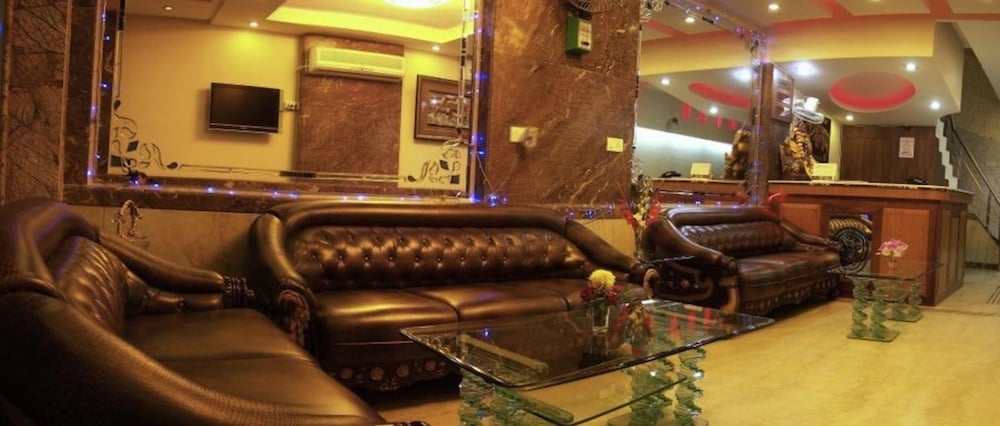 Oyo Rooms 760 Karol Bagh Metro Station 39/50