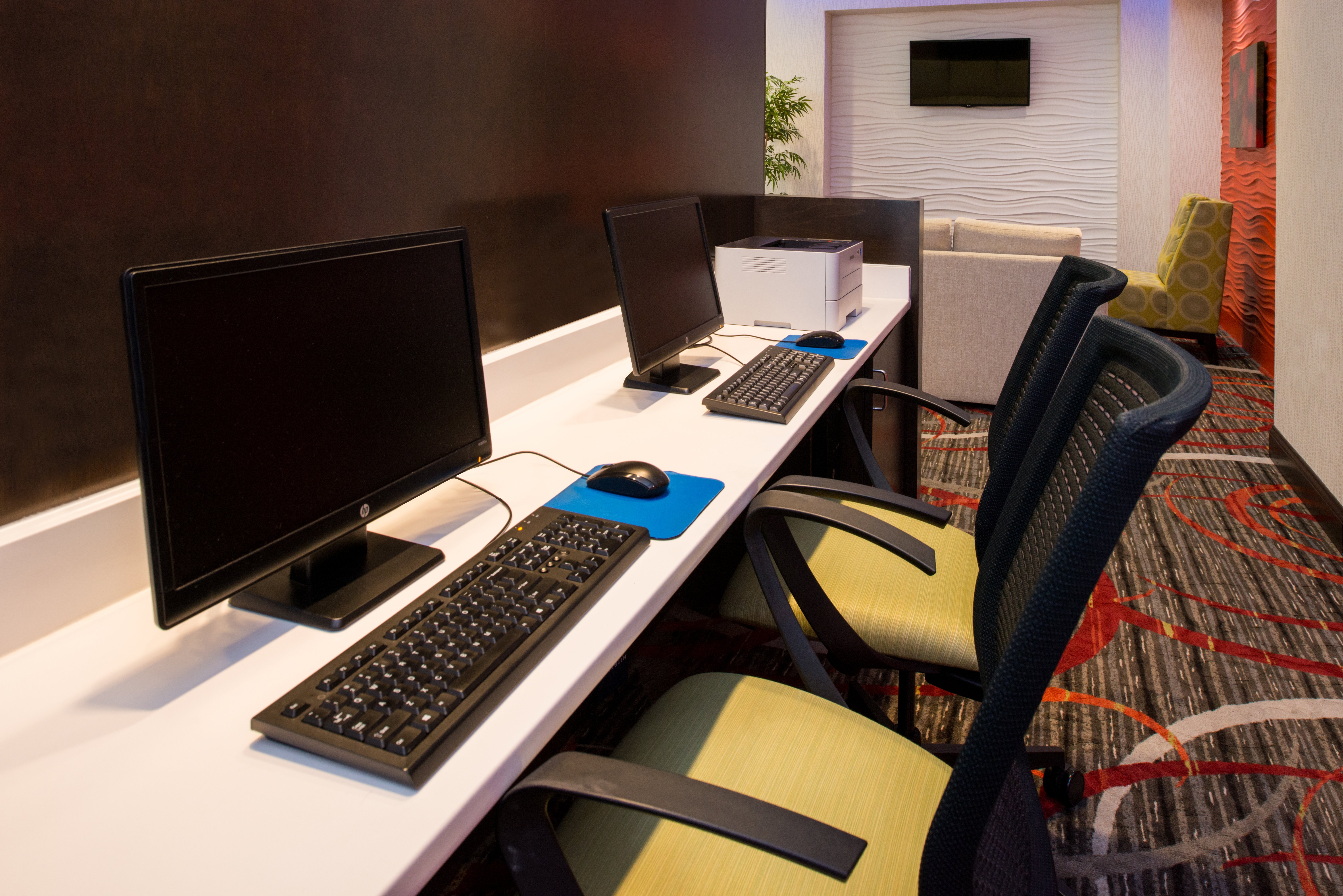 Holiday Inn Express Suites Monroe 56/58