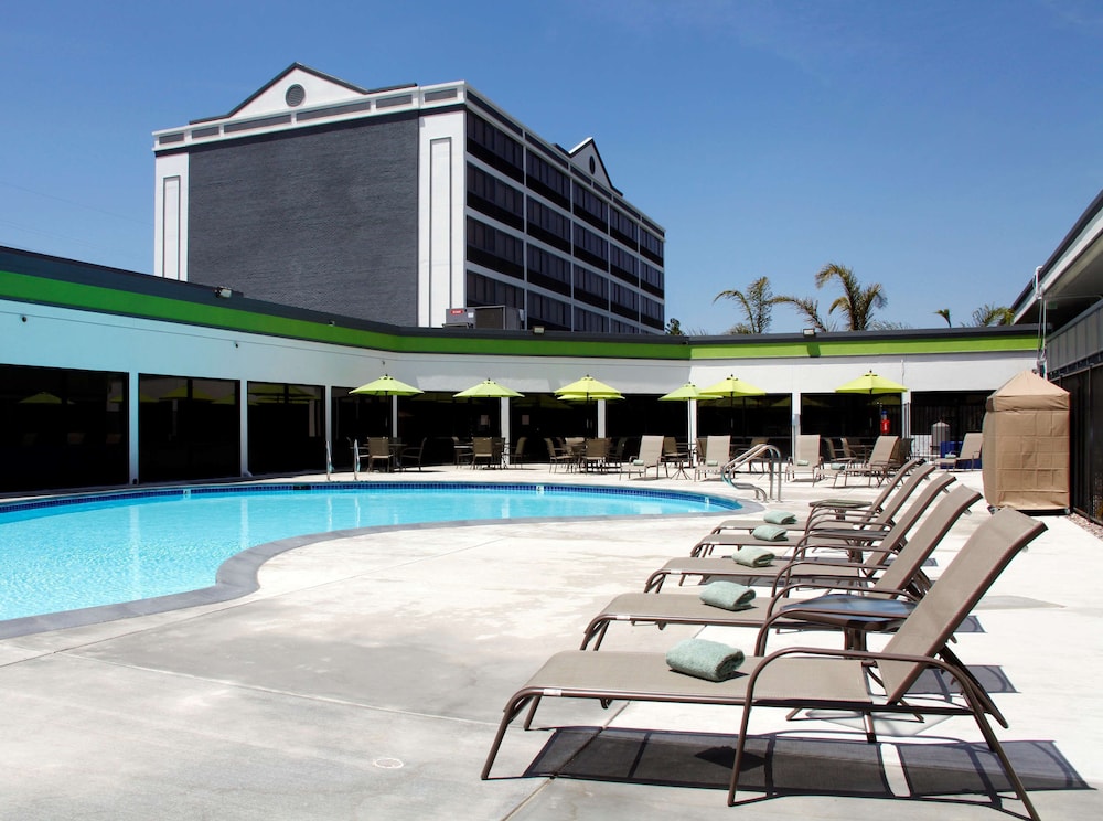 Radisson Hotel Oakland Airport 4/63