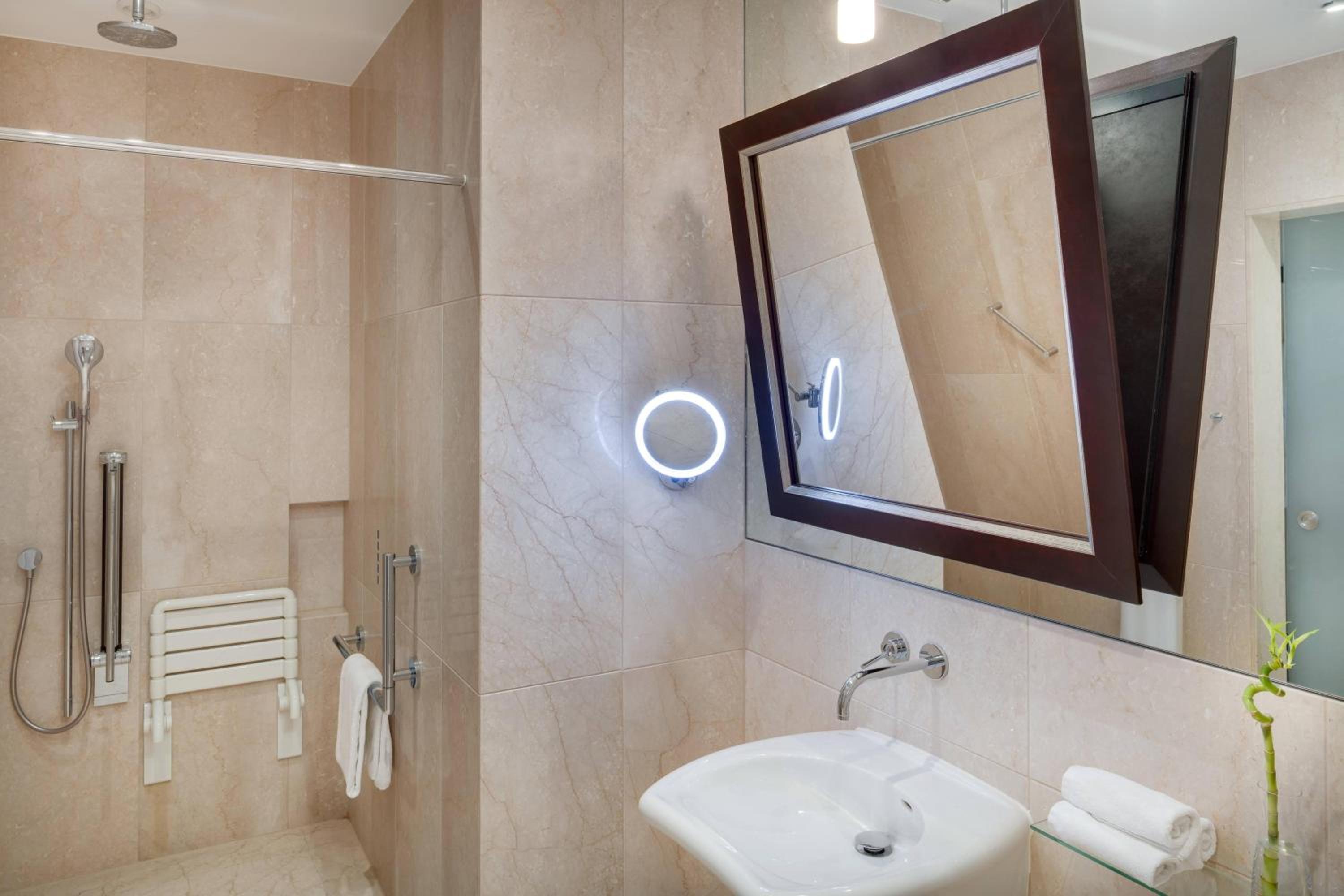 Castle, Guest Room, King Bed, Hill View, Grand Hotel River Park A Luxury Collection Hotel Bratislava 6/6