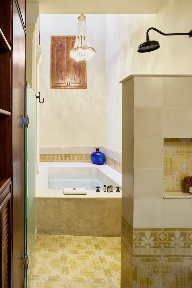 Casa Lecanda Boutique 37/38