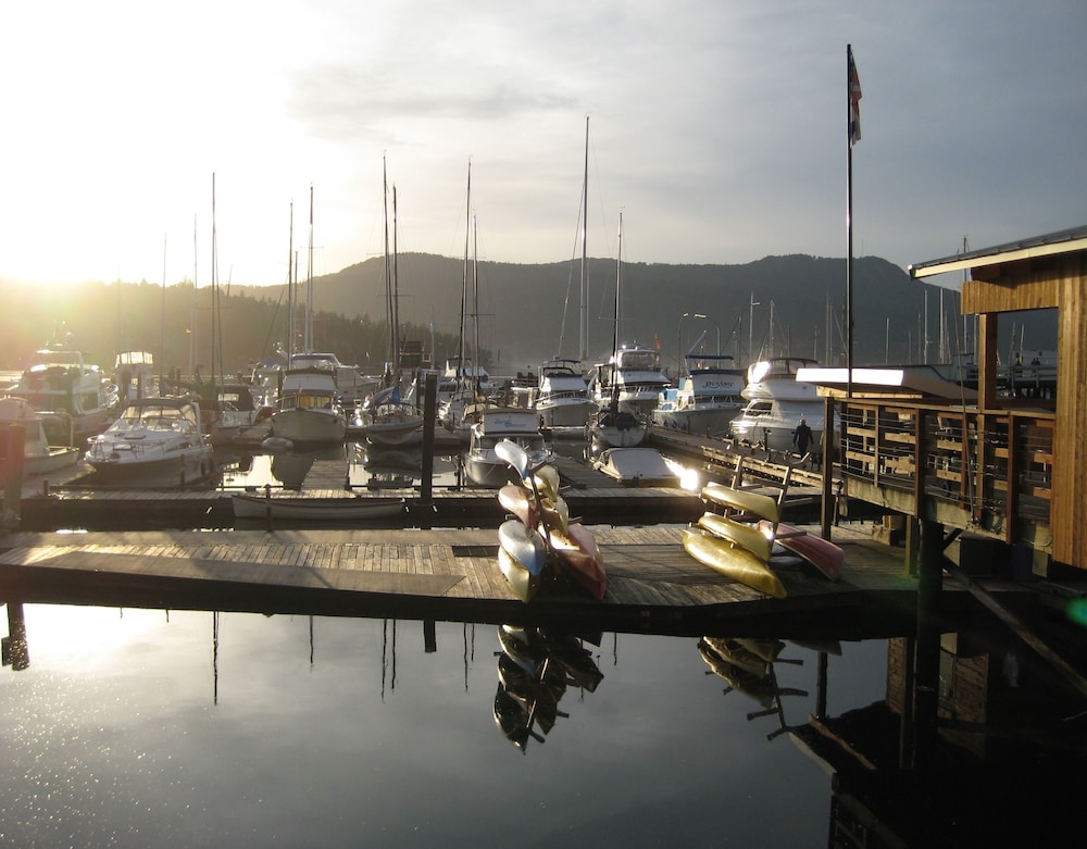 Brentwood Bay Lodge Spa 58/64