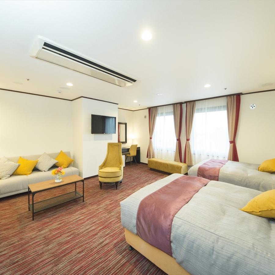 Luxury, Suite, Twin Beds, Mountain View