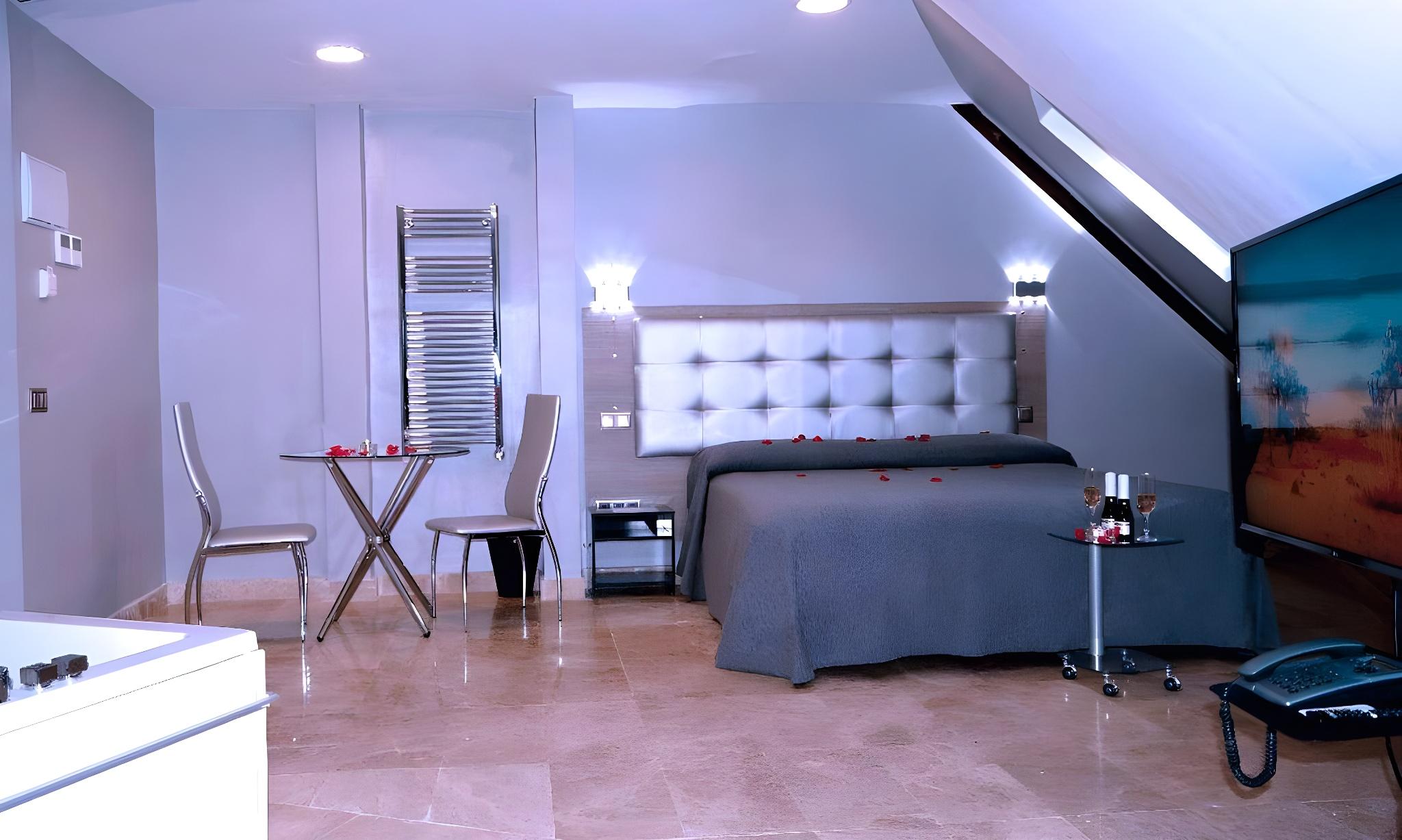 SUITE, DOUBLE BED, JETTED TUB