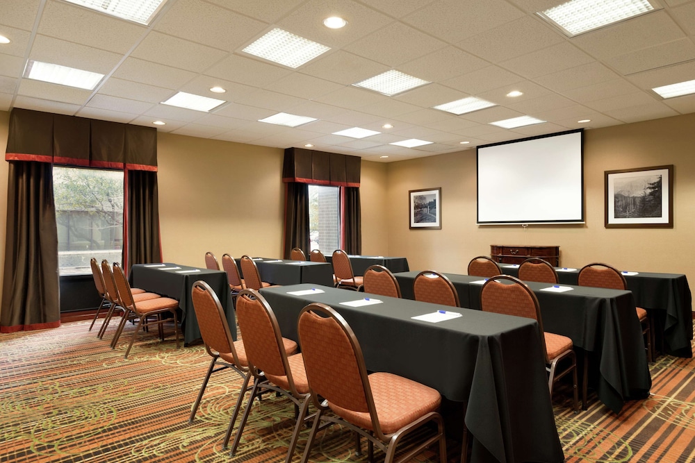Hampton Inn Wichita Falls Sikes Senter Mall 33/36