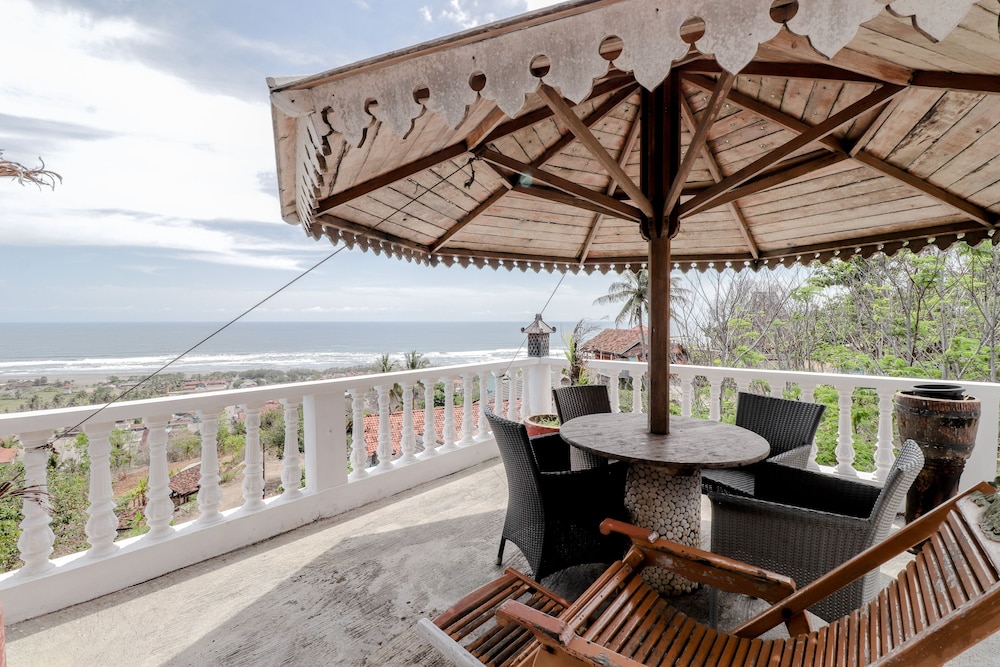Adinda Beach Hotel and Villa by ZUZU 5/57