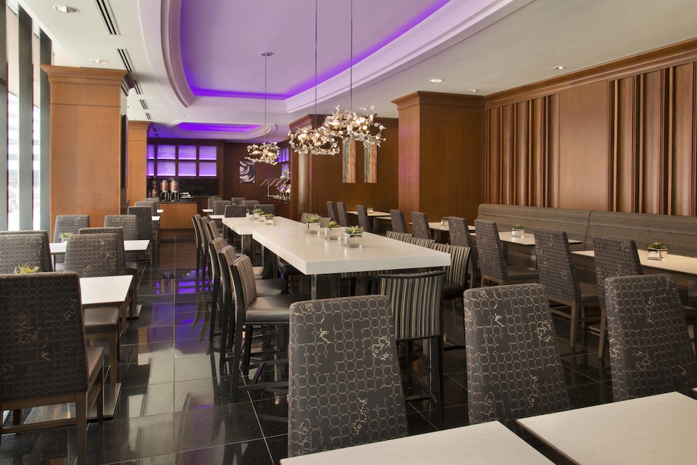 Residence Inn by Marriott Toronto Downtown/Entertainment District 17/26