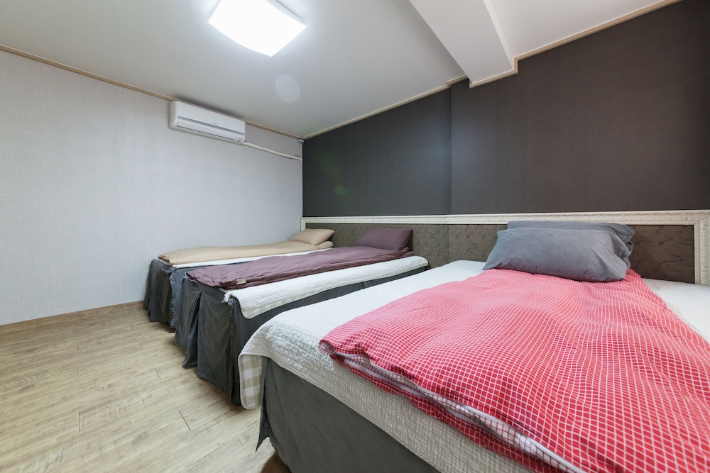 FAMILY, TRIPLE, MULTIPLE BEDS