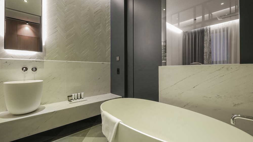 KYND HOTEL 49/50