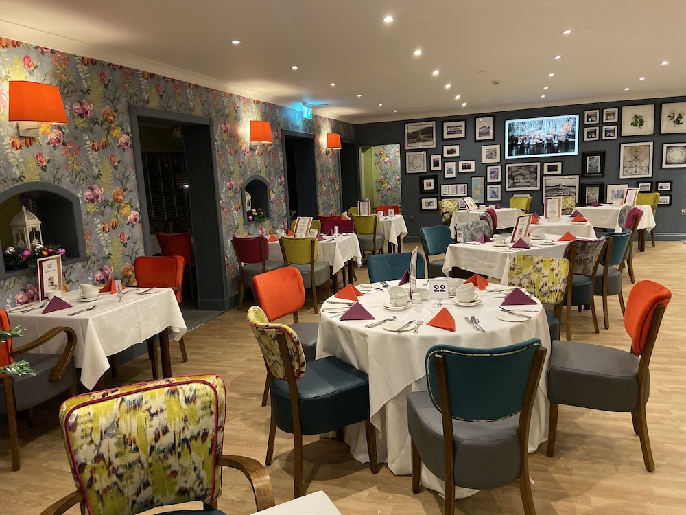 The Lodge Hotel 31/49