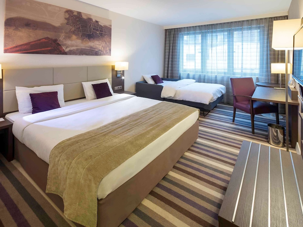 SUPERIOR, DOUBLE BED, SOFA