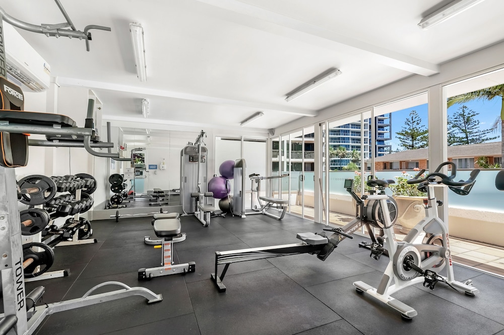 Surfers Century Oceanside Apartments 17/50