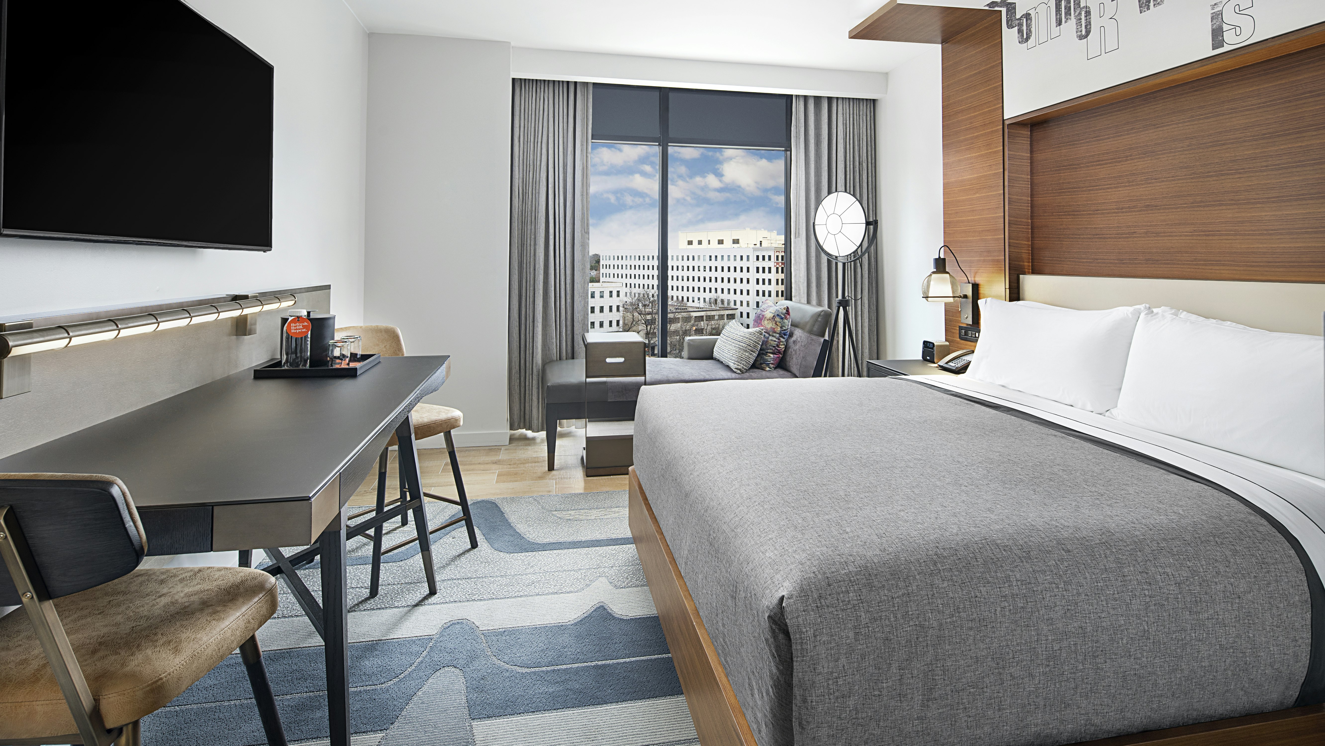 ROOM, KING BED, CITY VIEW