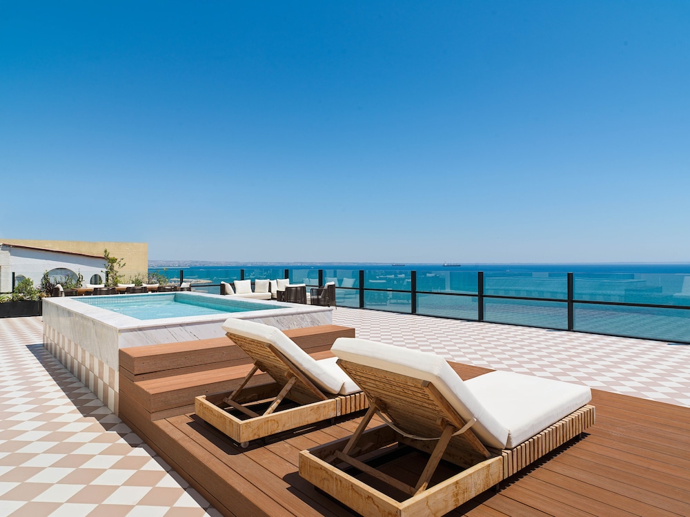 LIV Mackenzie Beach Suites 49/55