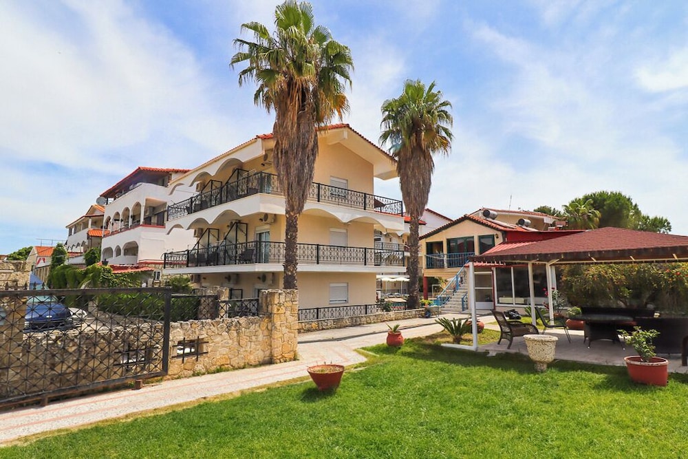 Hanioti Grand Victoria 47/50