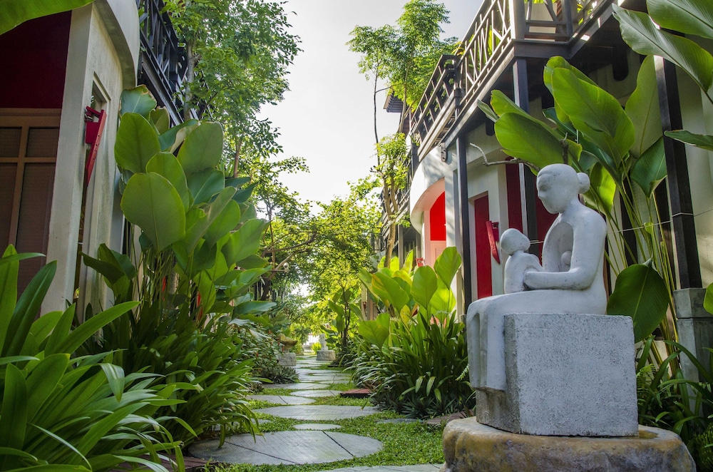 KIRIKAYAN BOUTIQUE RESORT 64/72