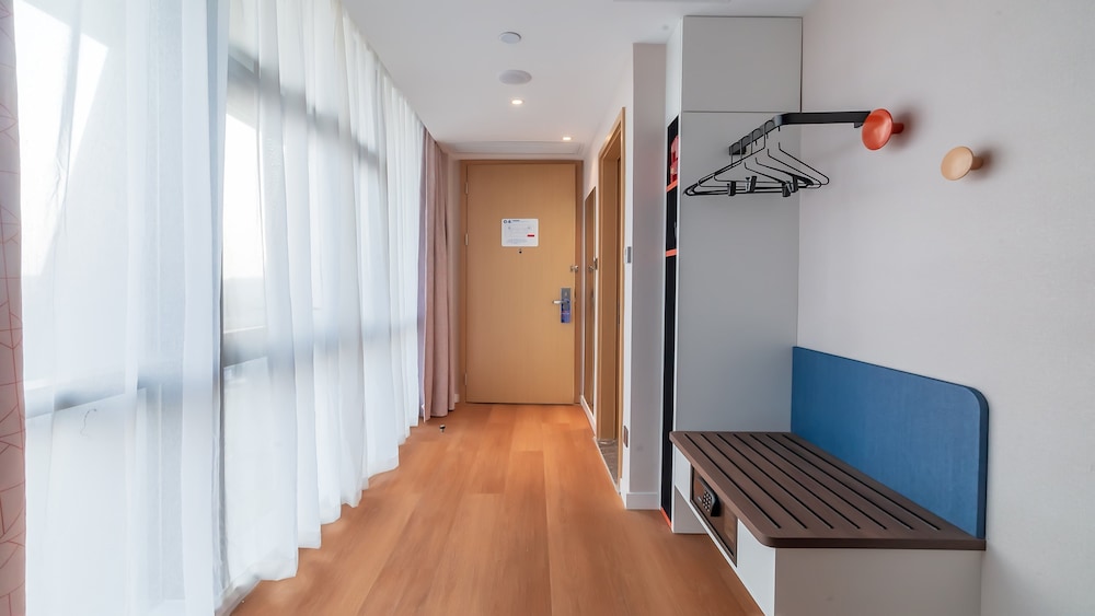 Holiday Inn Express Nanjing Jiangbei Yushan 27/49