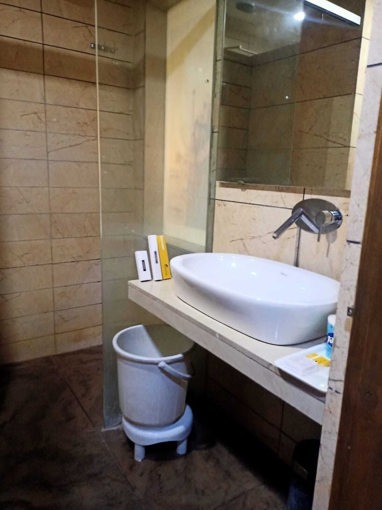 Armoise Hotel 38/40