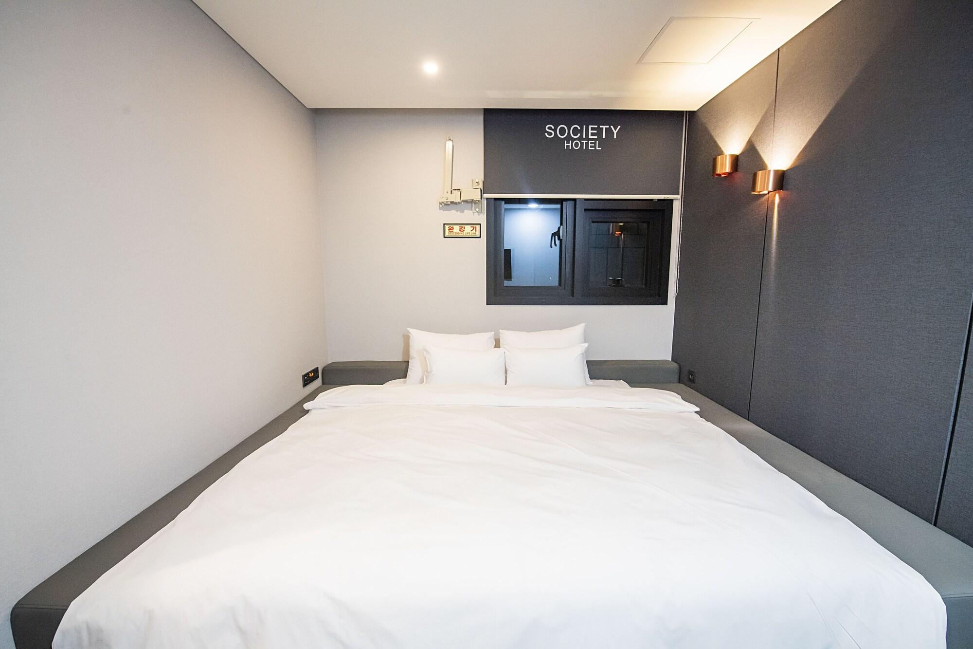 Hotel Society 10/54