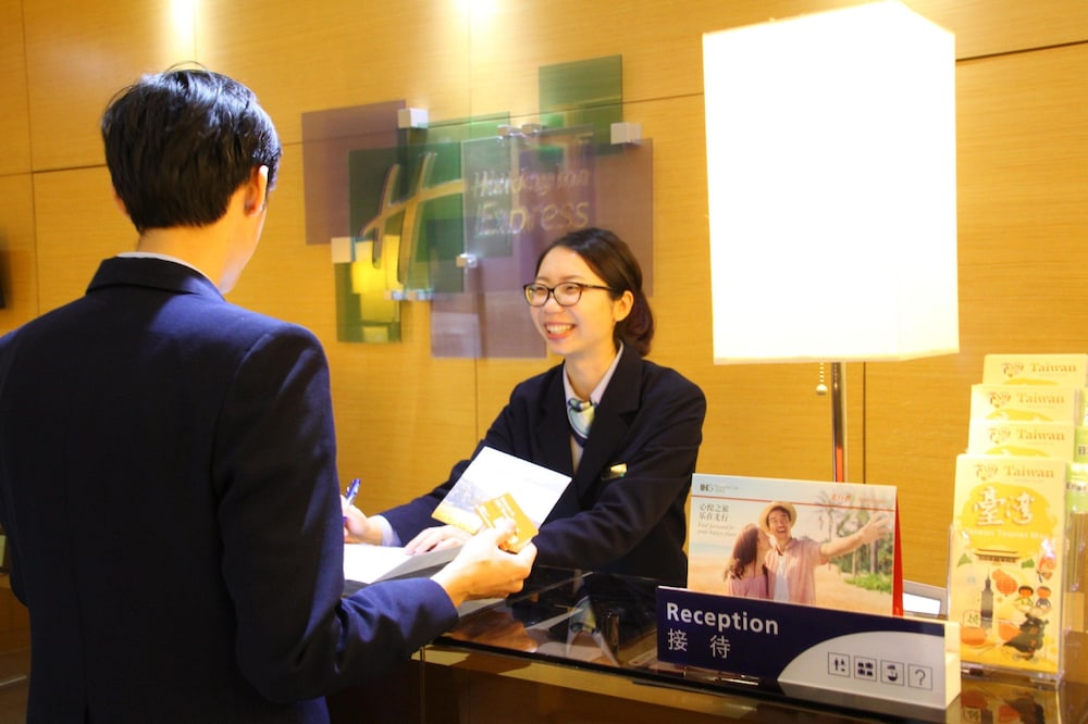 Holiday Inn Express Taoyuan 35/71