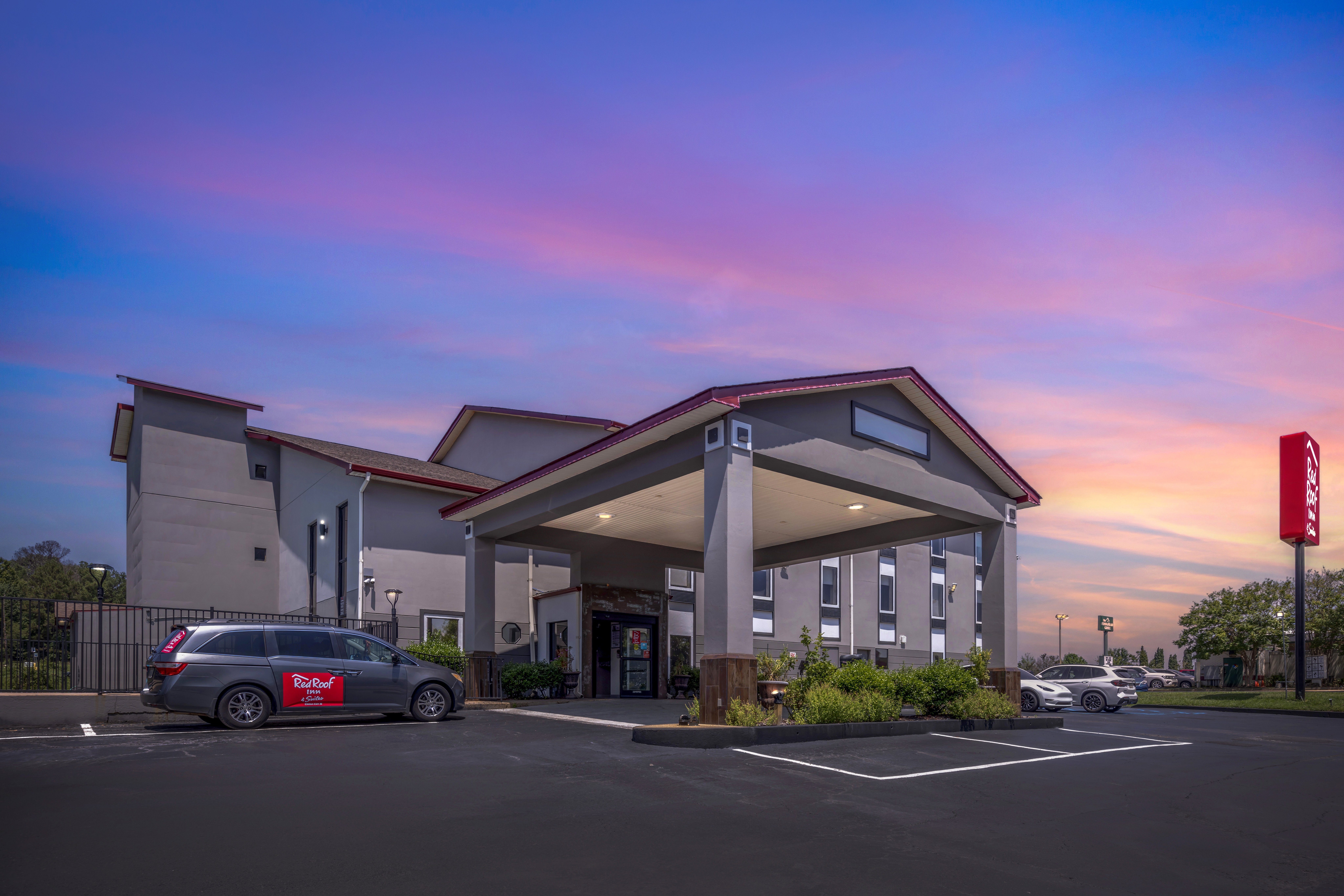 Red Roof Inn & Suites Clinton 34/37