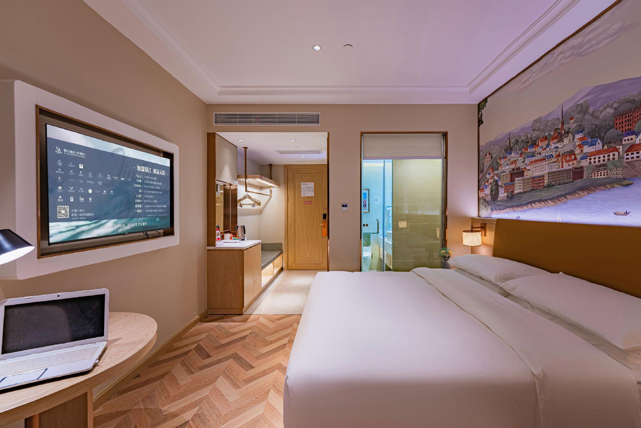 Vienna Hotel Shanghai Songjiang Film & TV Park 8/23