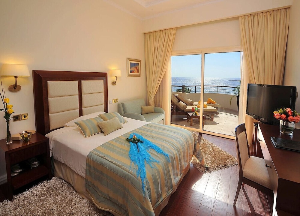 Alexander the Great Beach Hotel 34/74